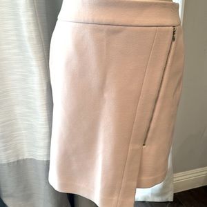 Soft Pink mini skirt. Front zipper. White polyester lining.